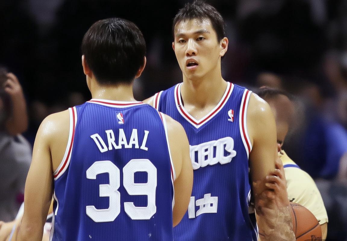 费城76人对阵孟菲斯灰熊：巅峰对决战术解析与关键球员点评